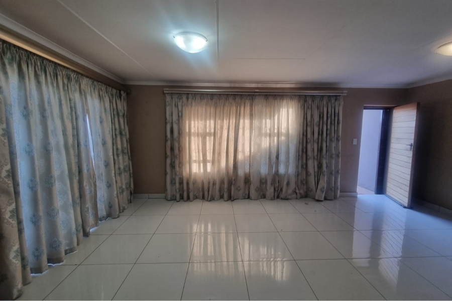 3 Bedroom Property for Sale in Ellaton North West